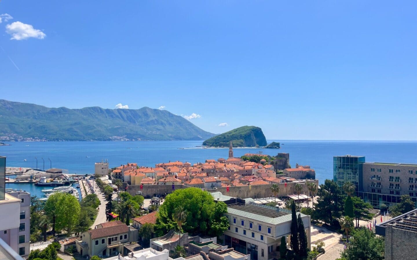 Mieszkanie na sprzedaż - Budva, ul. Budva center, Vilea Property Butique 1